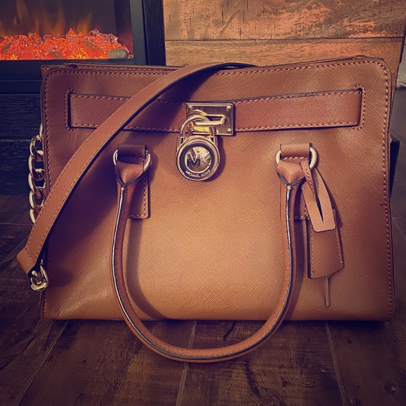 Michael Kors Handbags - Micheal Kors Hamilton Medium Lock and Key Purse